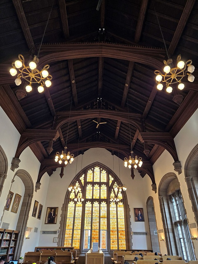 Caven Library reading room, Knox College